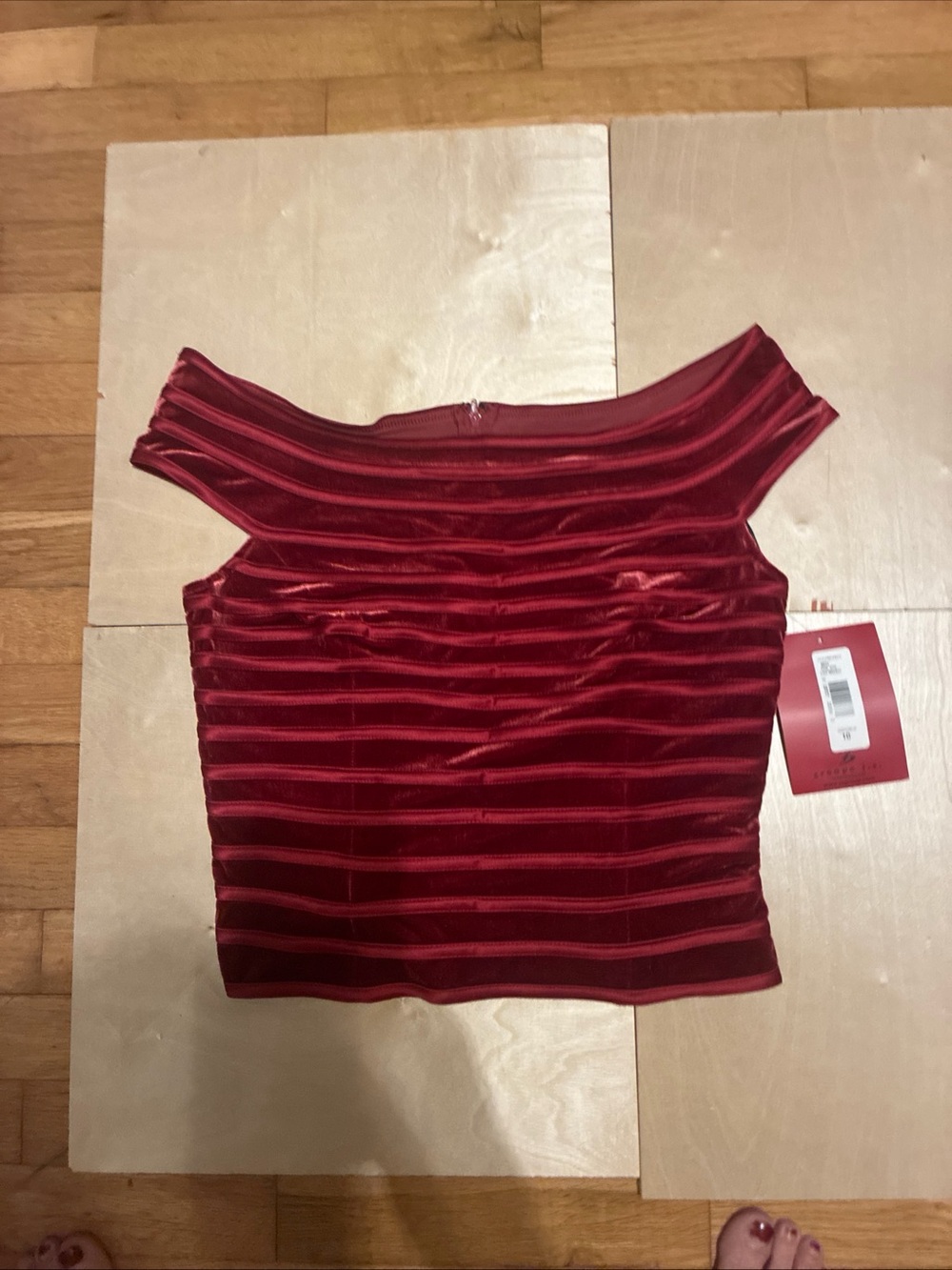 JS Collections Red Off-Shoulder Velvet Stripe Crop Top NWT Sz 10